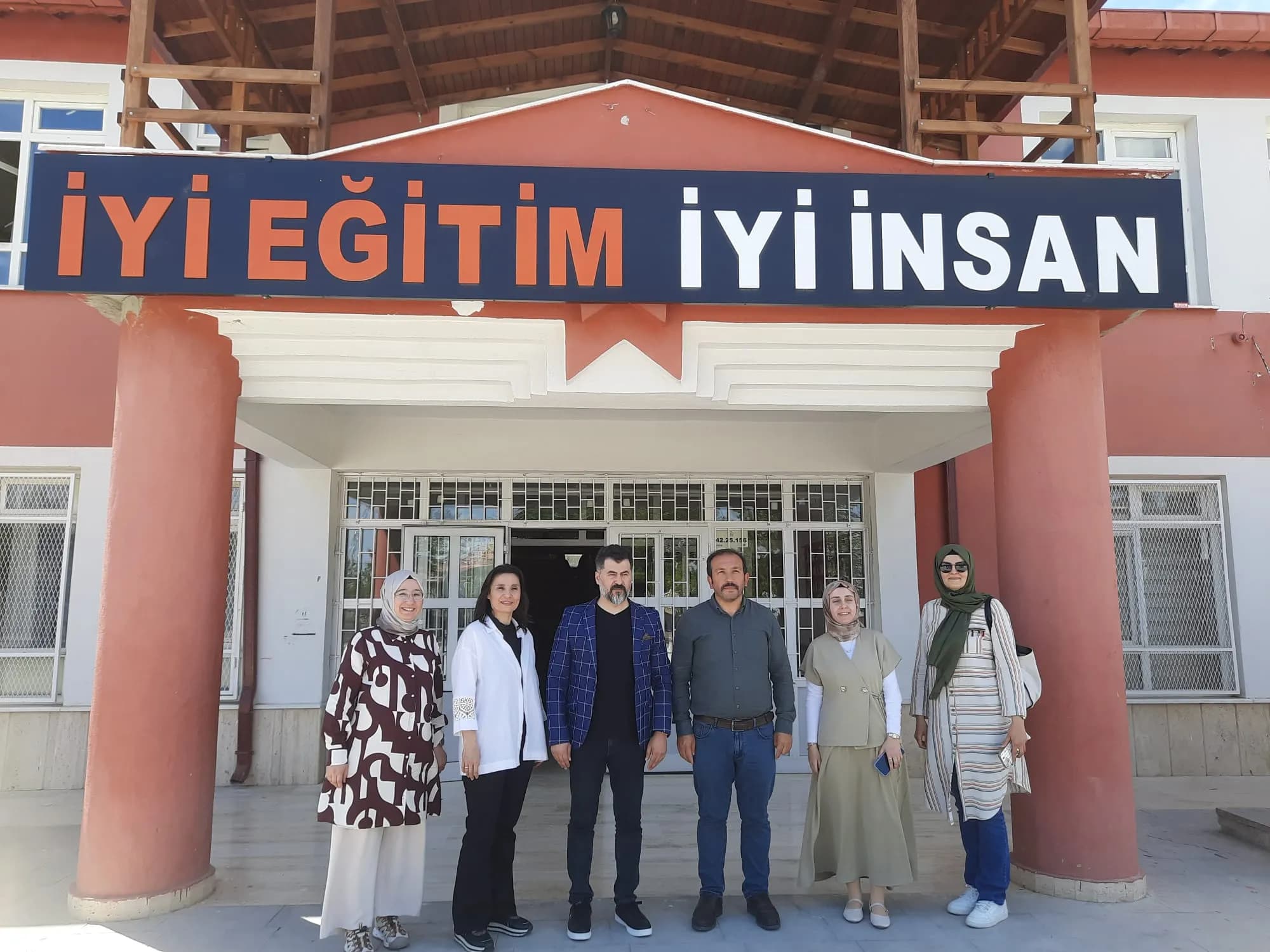 Şair ve Yazar Ramazan Sağdıç Yıllar Sonra Mezun Olduğu Okulda Öğrencilerle Buluştu